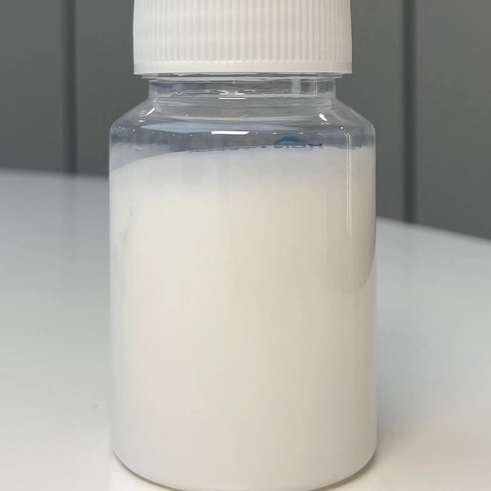 Óleo mineral emoliente e polissorbato 80 e polissorbato 60 & e estearato de gliceral diminui para cuidar da pele