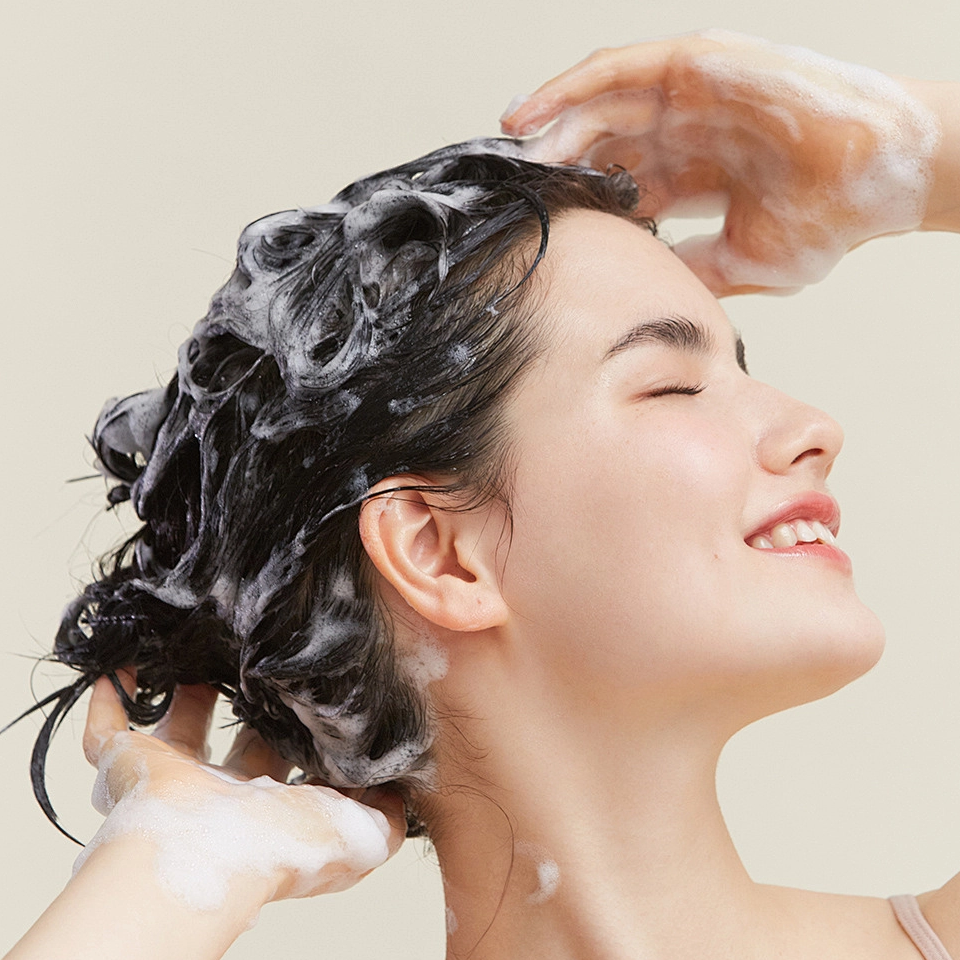 Quais são os benefícios do Dimeticonol e do TEA Dodecilbenzeno Sulfonato em formulações de shampoo?